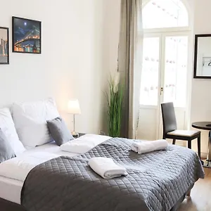 Rose And Apartahotel Praga